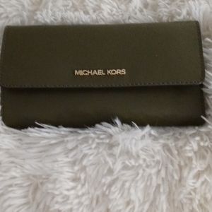 Micheal Kors olive green wallet